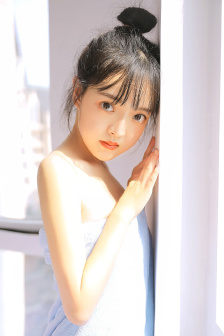年轻的女老师在线观看